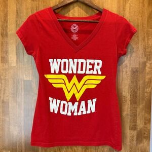 DC Comics Wonder Woman‎ V-Neck T-Shirt Women's Large Red Graphic Tee